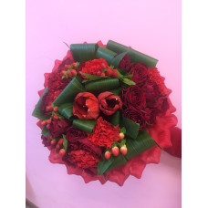 Амариллис с розами и гвоздикой